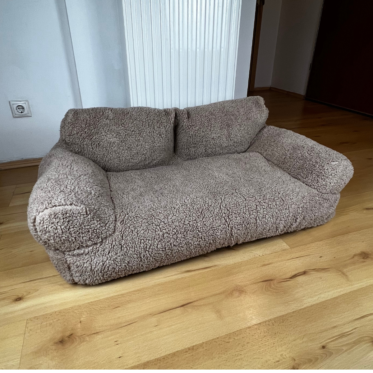 أريكة مريحة للحيوانات - الراحة والهدوء مضمونان